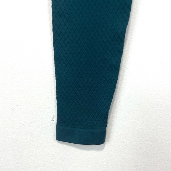 Balance Athletica Energy Quartz Topaz
Textured Seamless Leggings Size Small - Picture 7 of 11